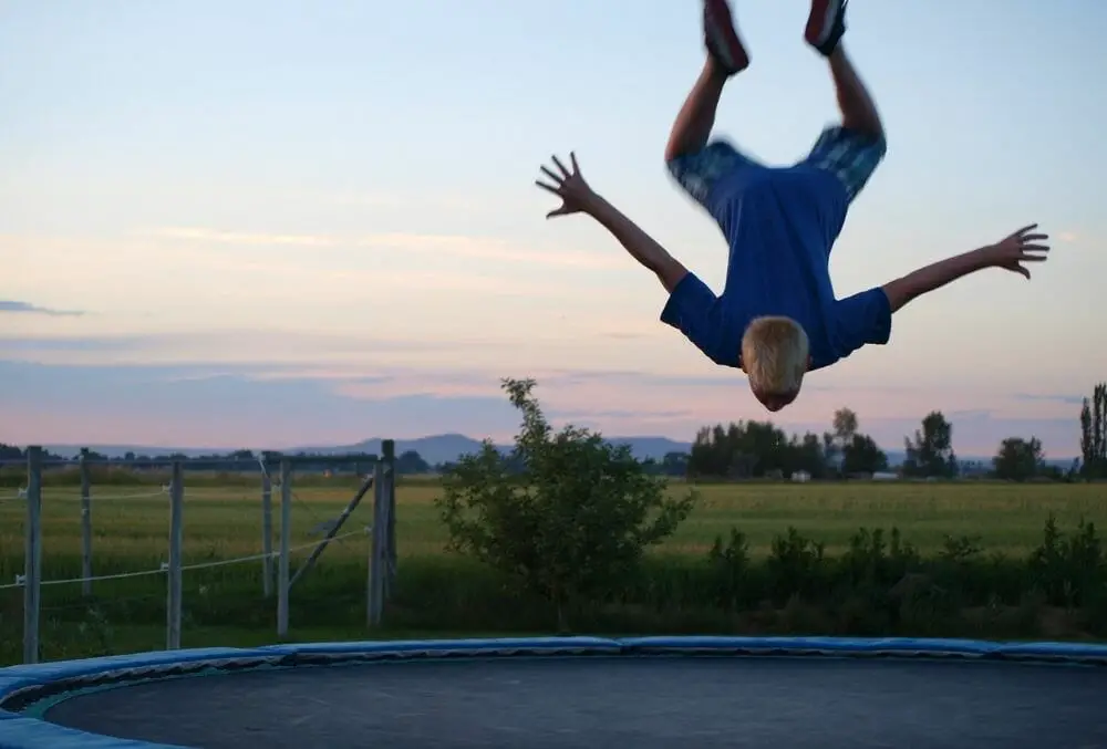 how to do a flip on trampoline